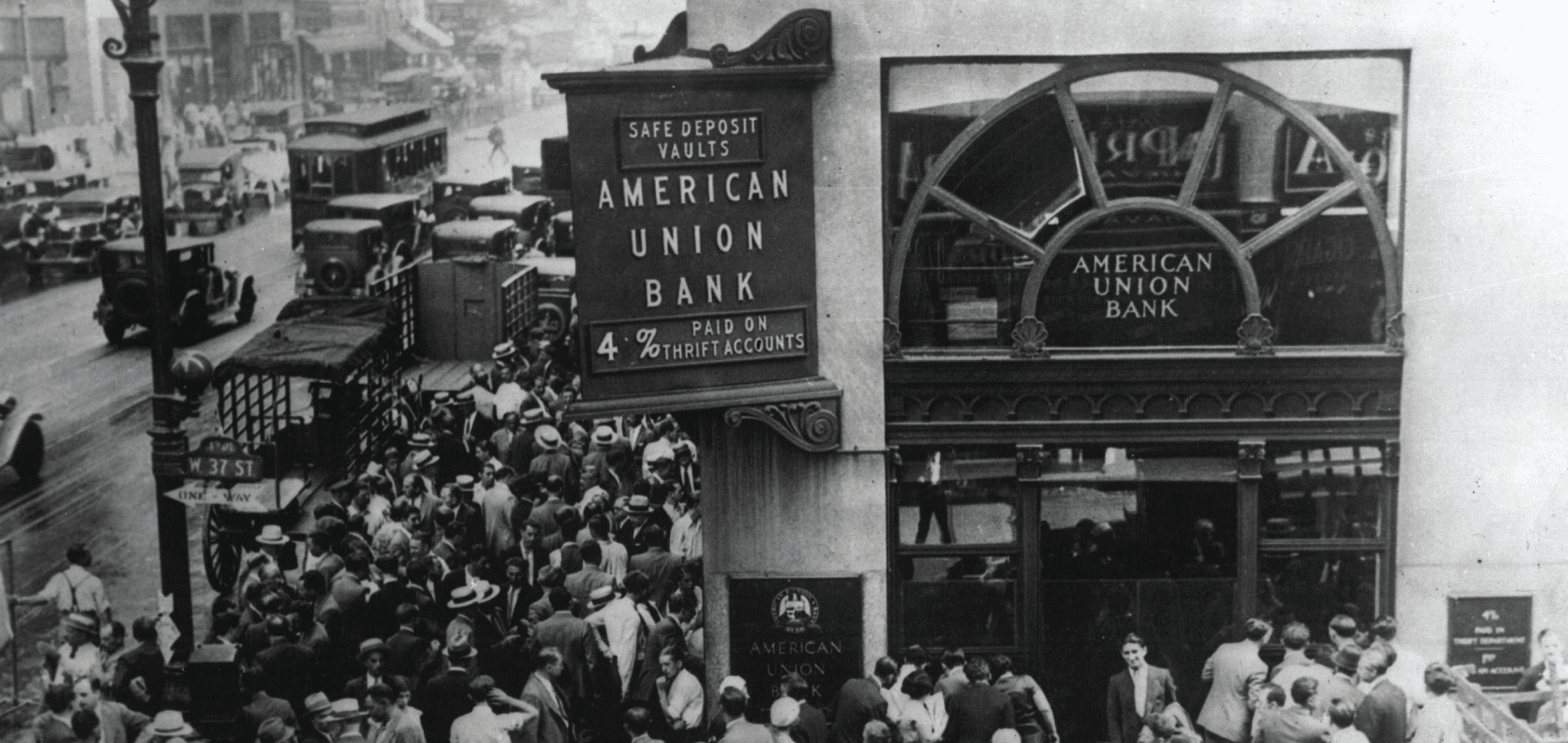 Crowd at New York's American Union Bank during Great Depression